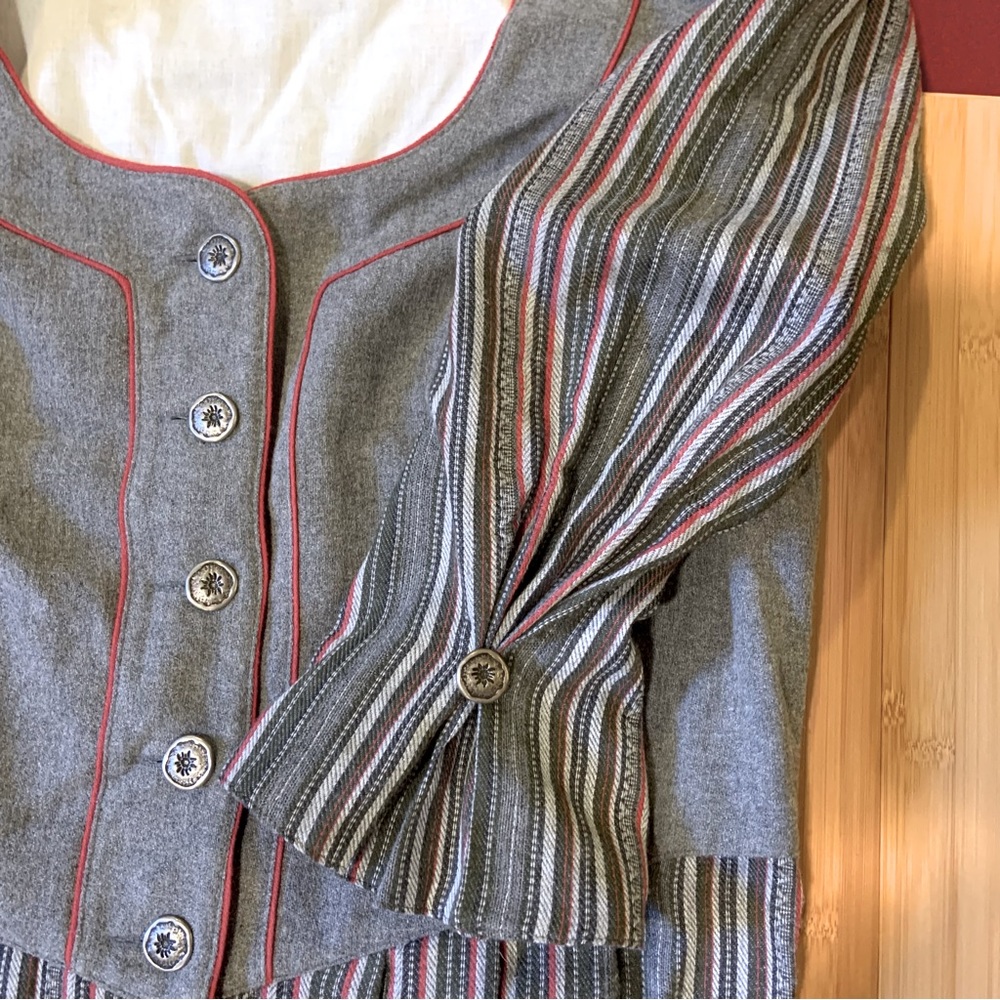 Landhaus dress Dirndl Oktoberfest woman’s 18 flower button detail wool